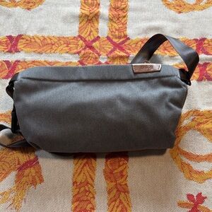 Bellroy mini sling